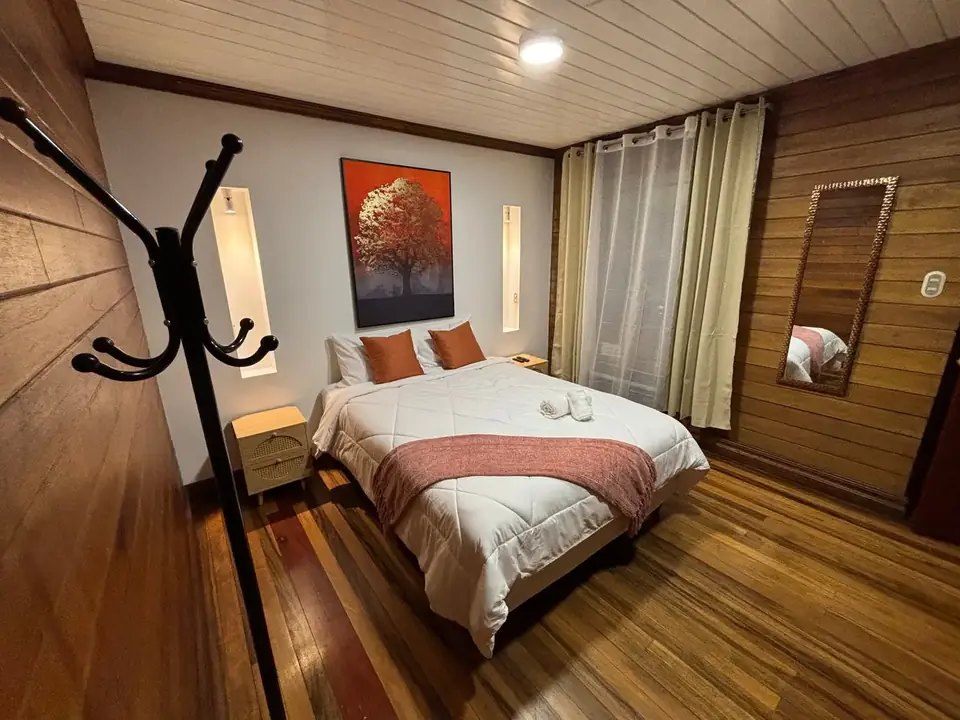 Deluxe Standard — Heritage wood, modern comfort