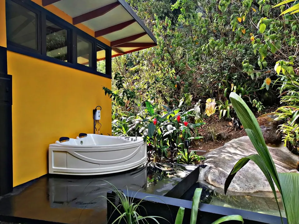 Private jacuzzi beside a yellow casita at Chirripó Art Hotel